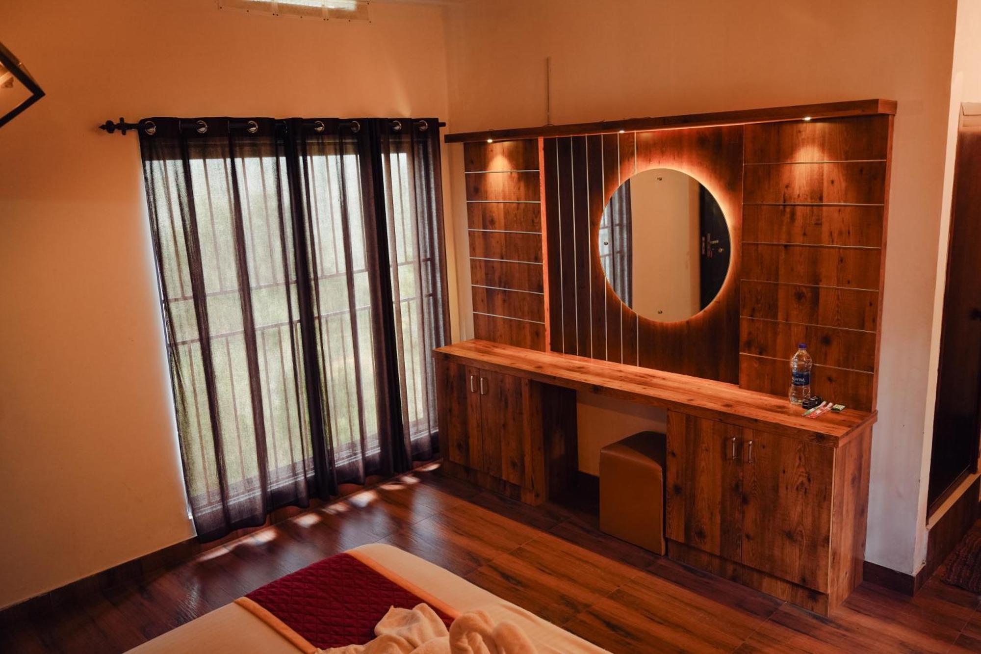 Haze Woods Resort Vaduvanchal Exterior photo