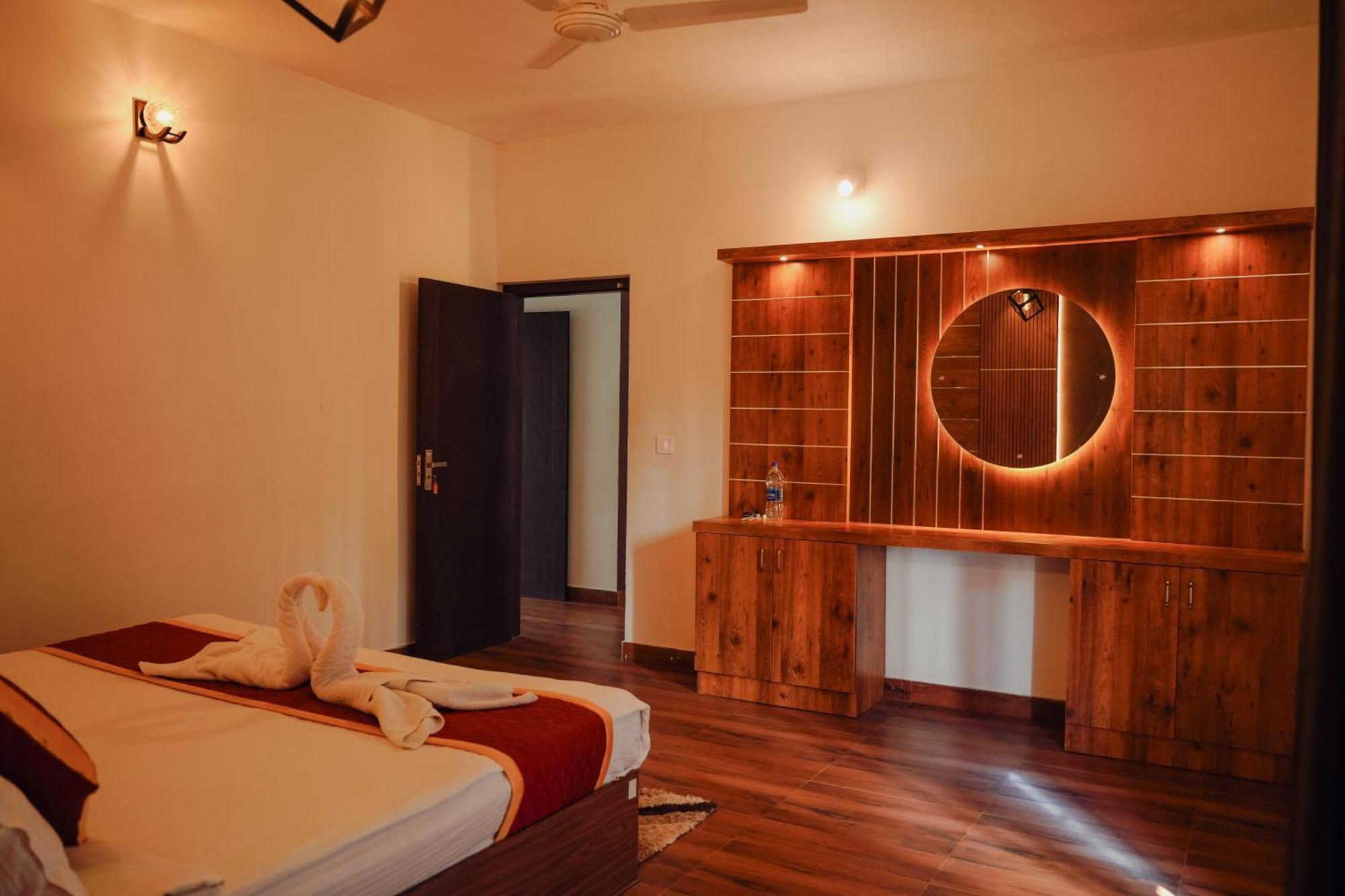 Haze Woods Resort Vaduvanchal Exterior photo